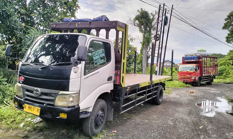 f-dua-kendaraan-truk-barang-bukti-laka-lantas-karambol-di-jalan-by-pass-Karangjati-diamankan-di-Poslantas-Polsek-Pandaan-2zal-718044260
