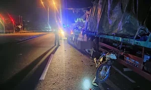 ft-pasutri-mlijo-tabrak-truk-mogok-3188872694