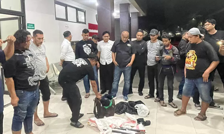 f-sejumlah-barang-bukti-yang-diamankan-Tim-Jatanras-Polda-Jatim-dari-para-pelaku-pencurian-from-Jatanras-Polda-Jatim-2584400628
