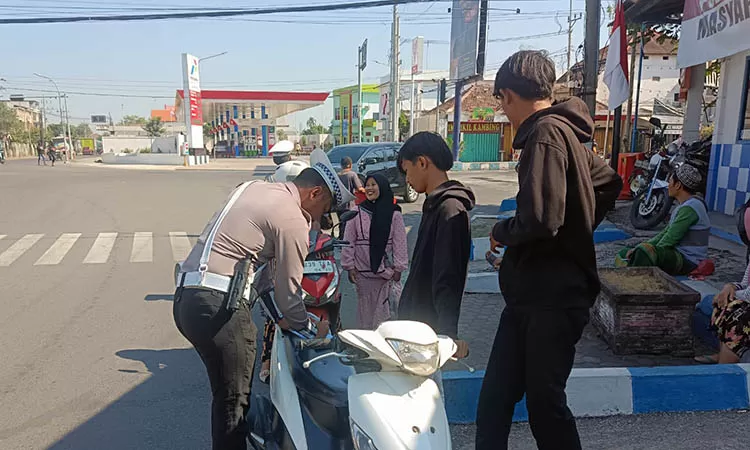 F-penindakan-di-jalan-untung-suropati-466901097