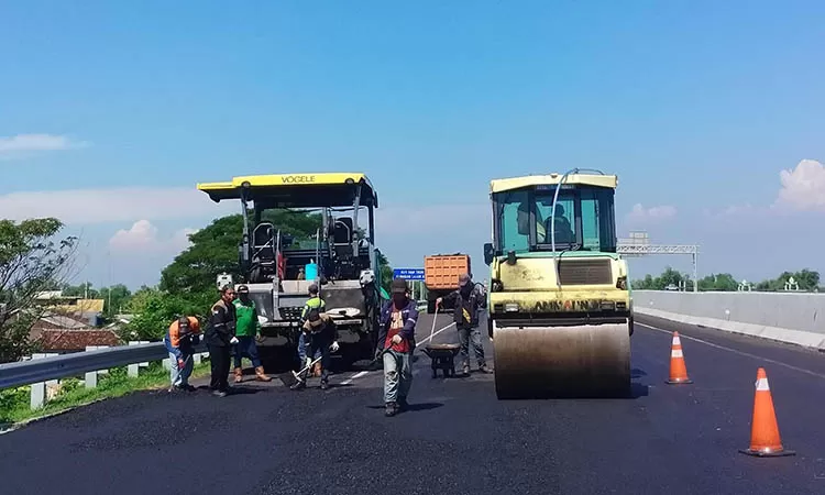 f-pemeliharaan-jalan-ruas-Tol-Gempas-dengan-overlay-2from-PT-JGP-1128694522
