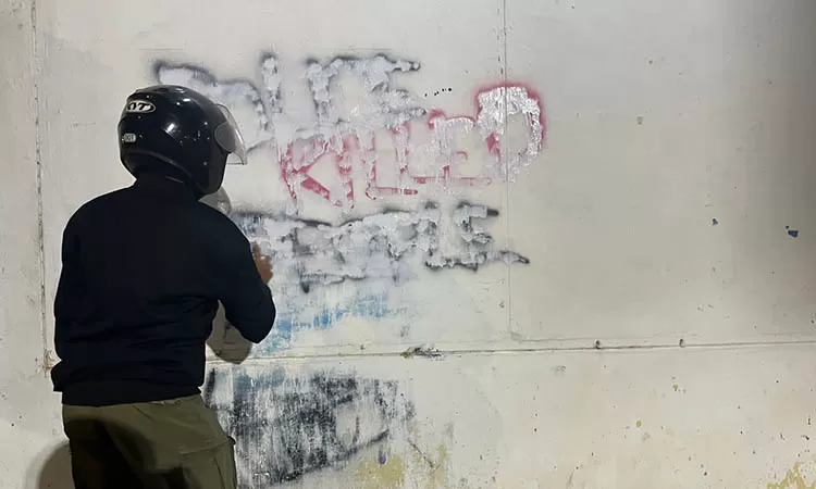 Coret-Tembok-di-Tempat-Umum-Kota-Pasuruan-Satpol-PP-Menghapusnya-Pelaku-Akan-Diamankan-1-279543033
