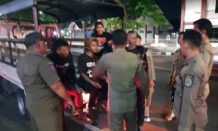 Foto-anak-punk-diamankan-petugas-729952809
