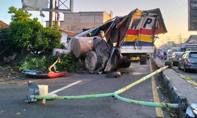 Laka-Purwosari-1-2595667120