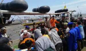 Perahu-Tenggelar-di-Sidoarjo-1-399795379