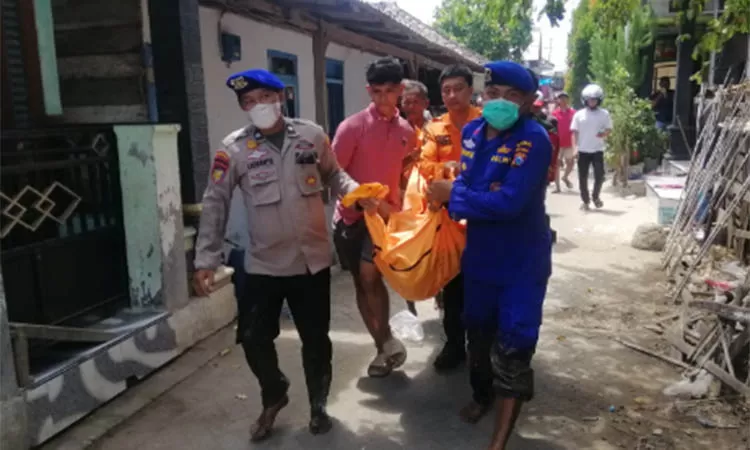 Perahu-Tenggelar-di-Sidoarjo-2-2705614994