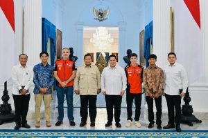 199menpora-erick-dampingi-presiden-prabowo-pertemukan-pembalap-indonesia-mario-aji-veda-pratama-dengan-marc-marquez