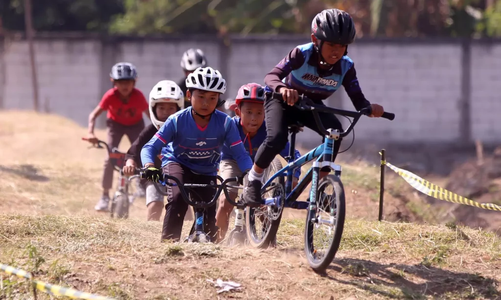 Atlet-BMX-Berlatih-3-3528398652