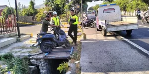 ft-scoopy-nyemplung-parit-3597299862