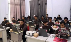 F-peserta-mengikuti-pelatihan-desain-grafis-3995471569