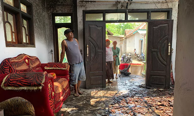 Foto-kebakaran-rumah-di-grati-2-4252712549