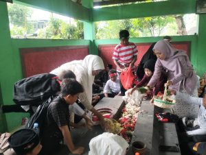 SDN Kolursari 1 Bangil Peringati Hari Pahlawan dengan Ziarah ke Makam Sakera