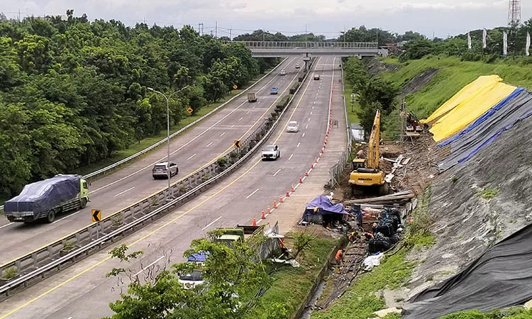 f-pekerjaan-fisik-perkuatan-tebing-di-ruas-jalan-tol-gempan-Desa-Randupitu-Kecamatan-Gempol-1zal-2609682935