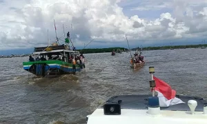 Ft-sejumlah-nelayan-berlayar-dilaut-pasuruan-2456893172