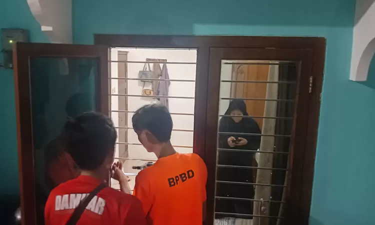 Foto-kejebak-dalam-kamar-2931439172