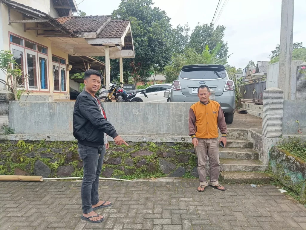 f-Unitreskrim-Polsek-Nongkojajar-cek-dan-olah-TKP-pencurian-pikap-di-Dusun-Kuntul-Tegalan-Desa-Kalipucang-Kecamatan-Tutur-2from-Polsek-Nongkojajar-4086505723