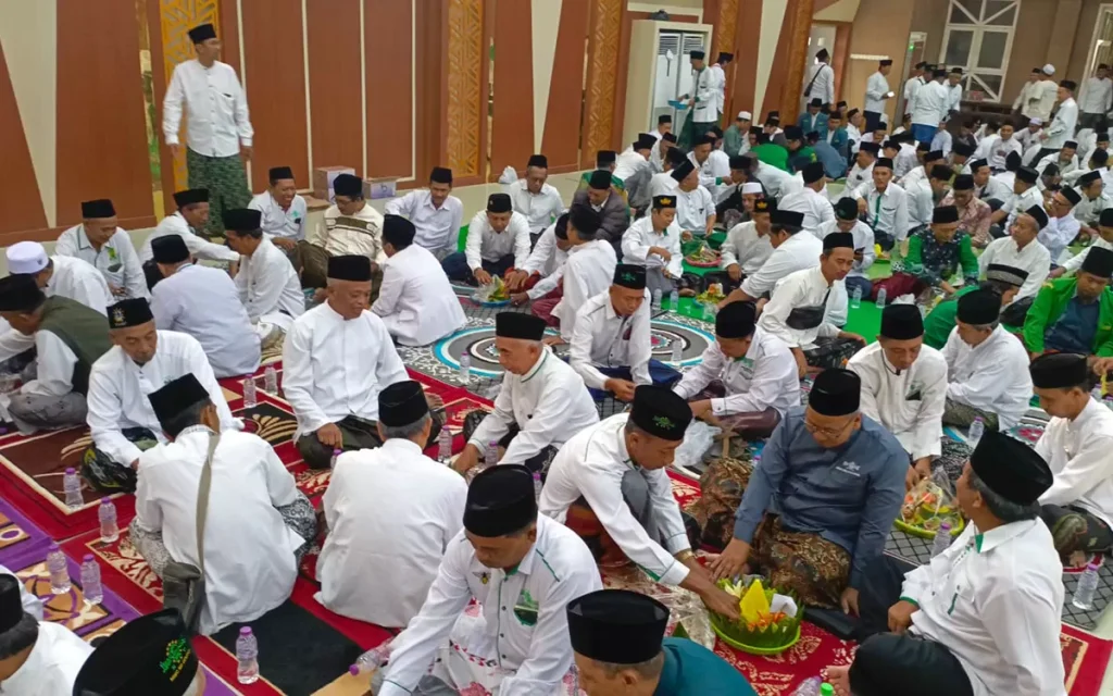 ft-seratus-tumpeng-peringati-seabad-NU-1273250291