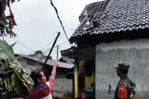 f-atap-rumah-warga-mengalami-kerusakan-terdampak-puting-beliung-di-Desa-Ketanireng-Kecamatan-Prigen-1from-Pemdes-Ketanireng-281016561
