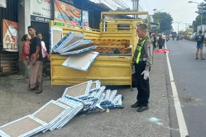 f-truk-parkir-tepi-jalan-kendaraan-terlibat-laka-lantas-di-Desa-Kepulungan-Kecamatan-Gempolfrom-Unit-Gakkum-Satlantas-Polres-Pasuruan-1040545755