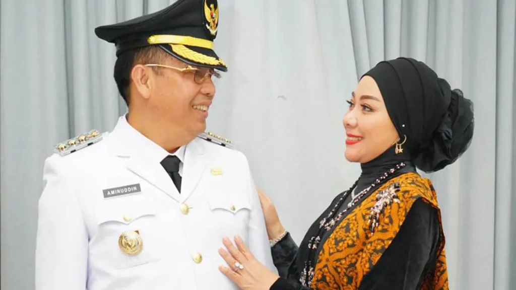 dari-nol-evariani-aminuddin-bersama-sang-suami-yang-sekarang-menjadi-wali-kota-probolinggo-foto-dok-pribadi-RIpMv
