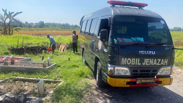 dikebumikan-jenazah-korban-mrs-x-yang-dikebumikan-di-gempeng-kecamatan-bangil-kabupaten-pasuruan-meski-telah-dimakamkan-polisi-masih-mendalami-kasus-ini-polres-pasuruan-kota-for-radar-bromo-ruQBI