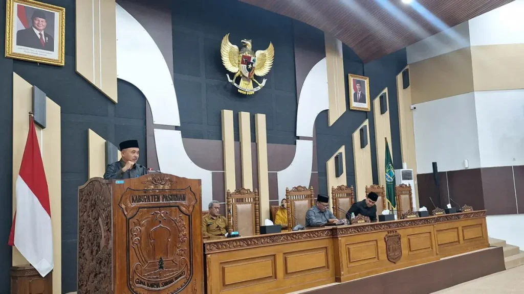pansus-real-estate-dprd-kabupaten-pasuruan-saat-menyampaikan-rekomendasi-terkait-proyek-pembangunan-perumahan-di-lereng-gunung-arjuno-welirang-m-busthomi-radar-bromo-BeT9P