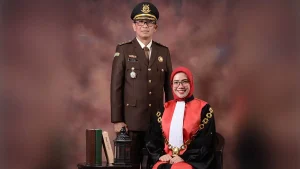 penegak-hukum-ketua-pengadilan-negeri-pasuruan-quraisyiyah-bersama-hafidi-suaminya-yang-merupakan-seorang-jaksa-foto-dokumen-pribadi-j4wYm