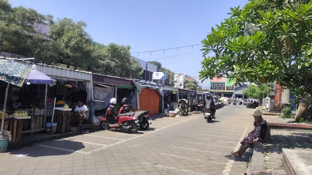 terlihat-kumuh-sejumlah-kios-yang-berada-di-sisi-barat-areal-pasar-besar-pasuruan-kios-kios-inilah-yang-bakal-dibongkar-foto-fahrizal-firmanijawa-pos-radar-bromo-itjhF
