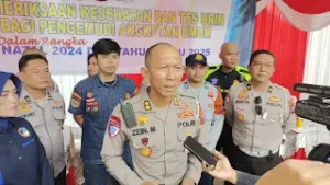 Jelang Nataru, Ditlantas Polda Jatim Laksanakan Ramcek Angkutan Umum dan Tes Urine Pengemudi