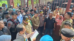 alot-suasana-eksekusi-rumah-mewah-di-sumberdawesari-grati-kabupaten-pasuruan-kamis-75-istimewa-hRHjP