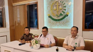 kejari-kabupaten-pasuruan-saat-merilis-kasus-markus-di-pusara-korupsi-pkbm-di-kabupaten-pasuruan-uSzYG