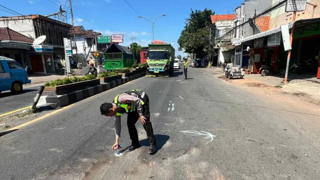 lokasi-kejadian-anggota-polres-pasuruan-kota-melakukan-olah-tkp-kecekaan-di-jalan-soekarno-hatta-kota-pasuruan-humas-polres-pasuruan-kota-for-jawa-pos-radar-bromo-Ino38
