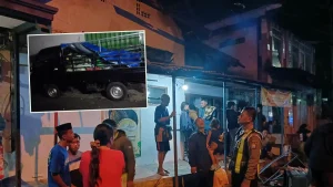 lokasi-kejadian-teras-rumah-warga-hingga-kios-bensin-yang-ditabrak-pikap-inset-di-desa-glagahsari-kecamatan-sukorejo-foto-rizal-f-syatorijawa-pos-radar-bromo-4Z8XE