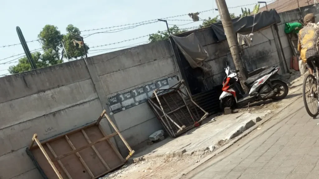 lokasi-parkir-parkiran-di-sisi-utara-pasar-besar-kota-pasuruan-tempat-korban-rahmad-27-memarkir-motornya-senin-185-sebelum-hilang-diduga-motor-hilang-dicuri-Aigk6