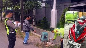 nahas-tiang-pju-lokasi-korban-yang-tak-kenakan-helm-menabrak-usai-senggolan-dengan-vario-PzPpV