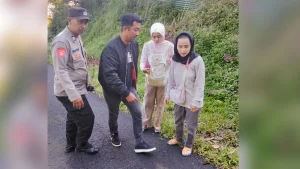 olah-tkp-petugas-saat-melakukan-olah-tkp-di-jalan-raya-ngembal-tutur-kabupaten-pasuruan-25-c5rt4