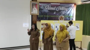 percaya-diri-tim-dari-puskemas-gondangwetan-membeber-inovasi-pakde-ketawa-di-hadapan-dewan-juri-foto-fandi-armantojawa-pos-radar-bromo-NQhab