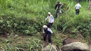 survei-tim-dinas-cipta-karya-dan-tata-ruang-kabupaten-pasuruan-saat-melakukan-survei-ke-wilayah-yang-rentan-krisis-air-di-kabupaten-pasuruan-pemkab-pasuruan-for-radar-bromo-ufvxx