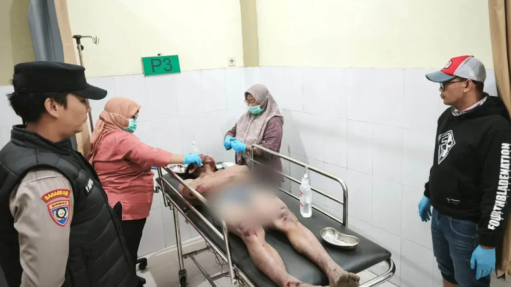 amatiran-tersangka-in-pelaku-curanmor-yang-babak-belur-saat-perawatan-medis-di-igd-puskesmas-nongkojajar-foto-polsek-nongkojajar-for-jawa-pos-radar-bromo-SzFpe