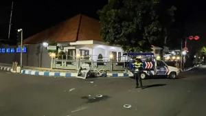 berawal-dari-pelanggaran-kondisi-becak-wisata-usai-tertabrak-vario-di-persimpangan-empat-apotek-kota-pasuruan-yang-membuat-sejumlah-korban-luka-luka-bHiaj