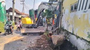gelontor-rp-1795-juta-untuk-perlancar-drainase-di-randupitu-gempol-pasuruan-rizal-fahmi-syatorijawa-pos-radar-bromo-fI9vb