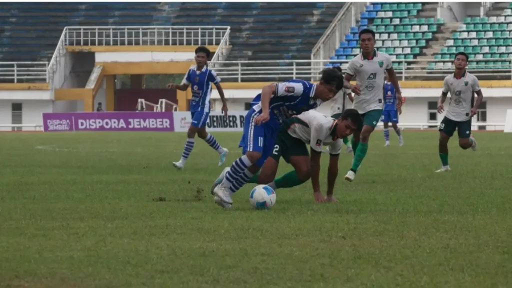 ketat-laga-antara-pasuruan-united-dan-persid-jember-di-stadion-jember-sport-garden-sabtu-136-sore-duel-ini-berakhir-imbang-1-1-foto-sidkin-alijawa-pos-radar-jember-com2k