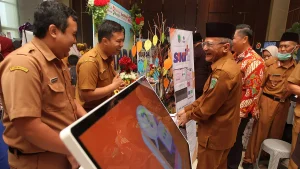 terobosan-wabup-shobih-asrori-meninjau-inovasi-sakti-plus-milik-dinas-komunikasi-dan-informatika-foto-m-zubaidillahjawa-pos-radar-bromo-2c3vO