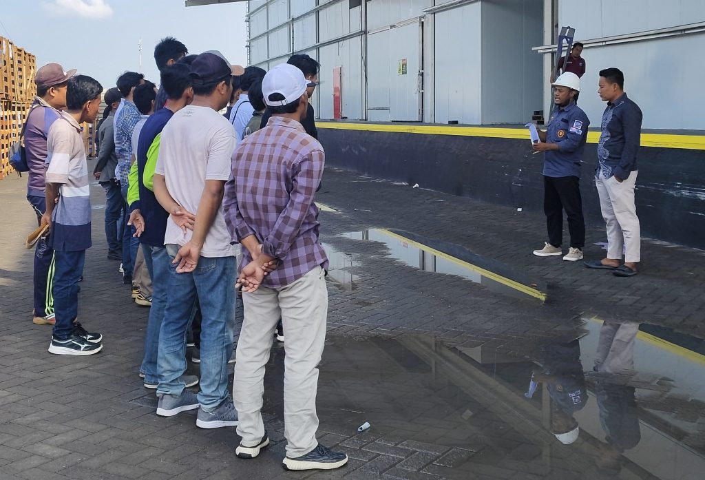 H. Ghofur Kepala Desa Pejangkungan Berhasil Menekan Angka Pengangguran Lewat Kolaborasi