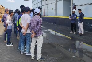 H. Ghofur Kepala Desa Pejangkungan Berhasil Menekan Angka Pengangguran Lewat Kolaborasi