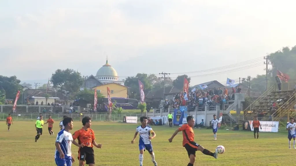 beri-perlawanan-laga-gempol-fc-melawan-pasrepan-united-di-lapangan-ngadimulyo-sukorejo-jumat-49-sore-foto-m-busthomijawa-pos-radar-bromo-6FxzF