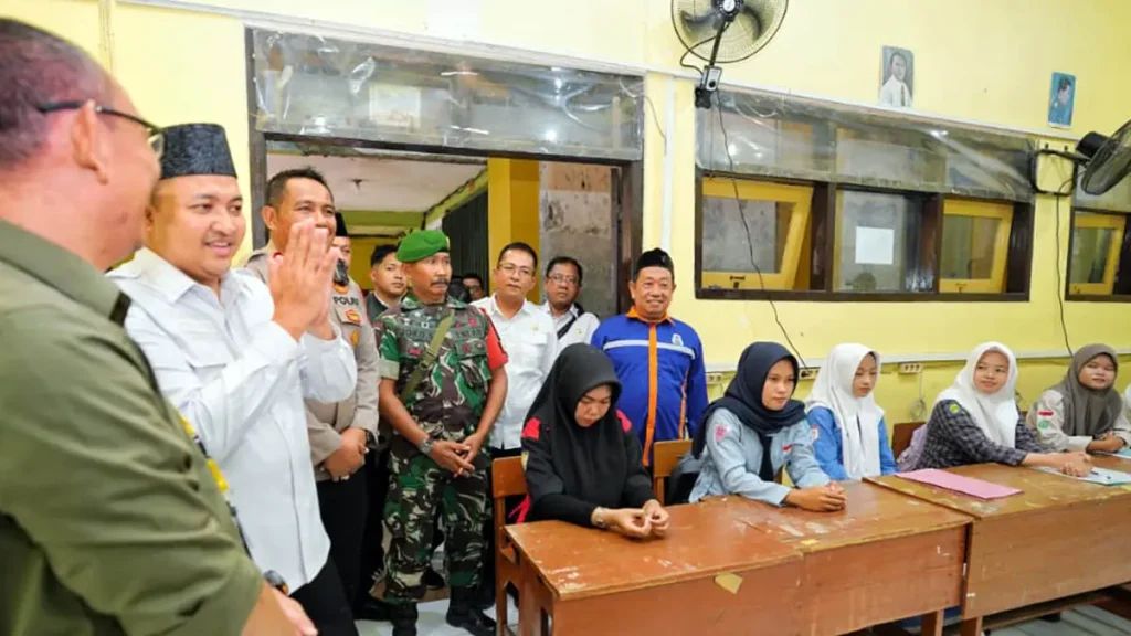gembleng-mental-bupati-pasuruan-hm-rusdi-sutejo-berdialog-dengan-para-siswa-dalam-acara-career-day-di-smkn-1-bangil-kabupaten-pasuruan-rabu-99-pemkab-pasuruan-for-radar-bromo-kBmhu