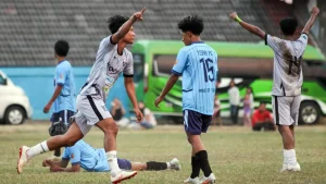 tiga-poin-selebrasi-penggawa-kejayan-fc-usai-membobol-gawang-tosari-fc-minggu-79-mokhamad-zubaidillah-radar-bromo-mWe8r