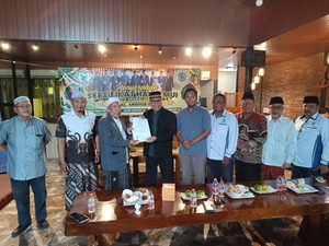Halalan Thayyiban Jadi Prioritas MBG, MUI Kota Probolinggo Serahkan Sertifikat Halal kepada Tiga SPPG Al Anshor Insani